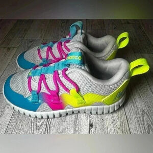 Toddler girls new balance play gruv sneakers size 10 gray/pink/blue